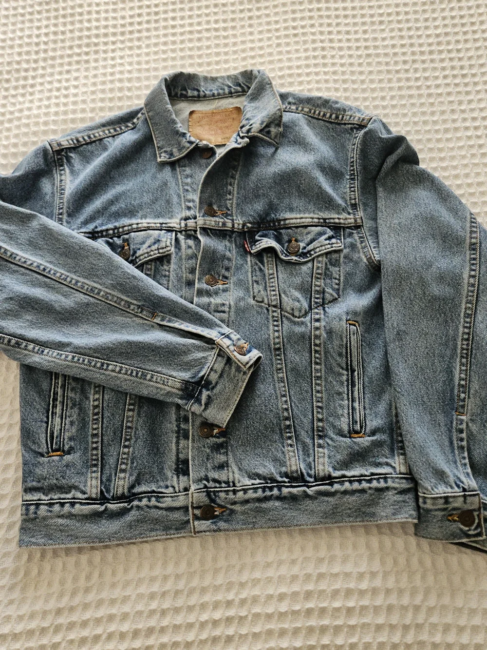 Vintage Levi's Men's S Blue Denim Trucker Jacket. 70507-0389